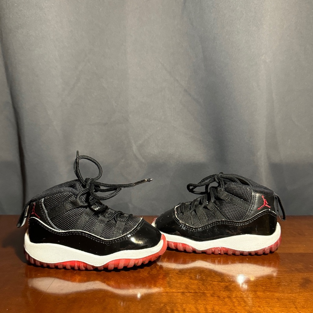 Jordan retro 11 black red white 5C